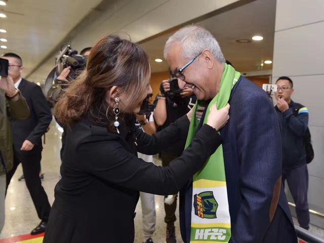 在那不勒斯赢得意甲冠军与在其他地方或穿着其他球衣赢得意甲冠军是不同的。